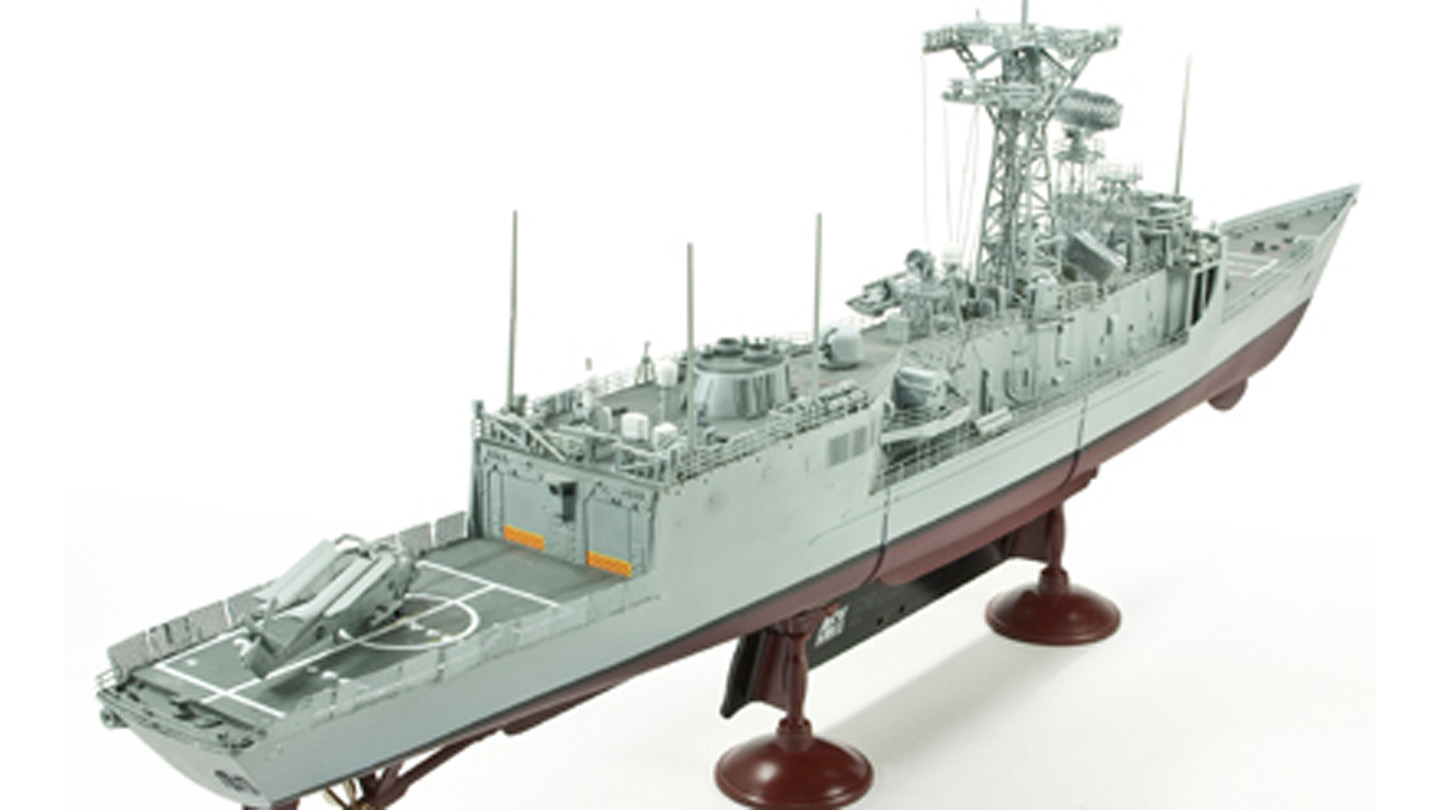 台湾海軍　成功級　フリーゲート　エッチング入り限